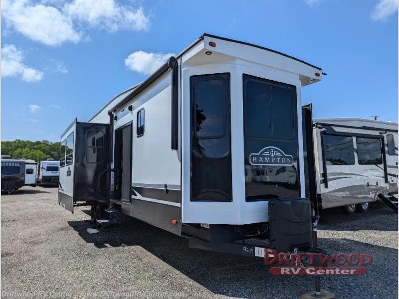 Used 2023 CrossRoads Hampton HP364MBL available in Clermont, New Jersey