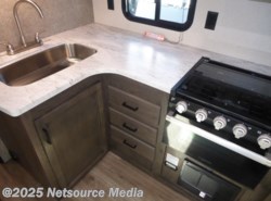 New 2021 Starcraft Autumn Ridge Outfitter 32BHS available in Louisville, Tennessee