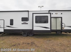 New 2021 CrossRoads Hampton 388FKL available in Muskegon, Michigan