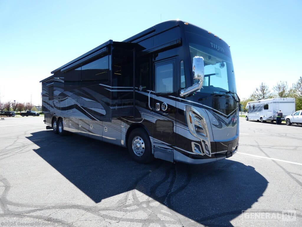 New 2025 Tiffin Zephyr 45PZ available in Wixom, Michigan