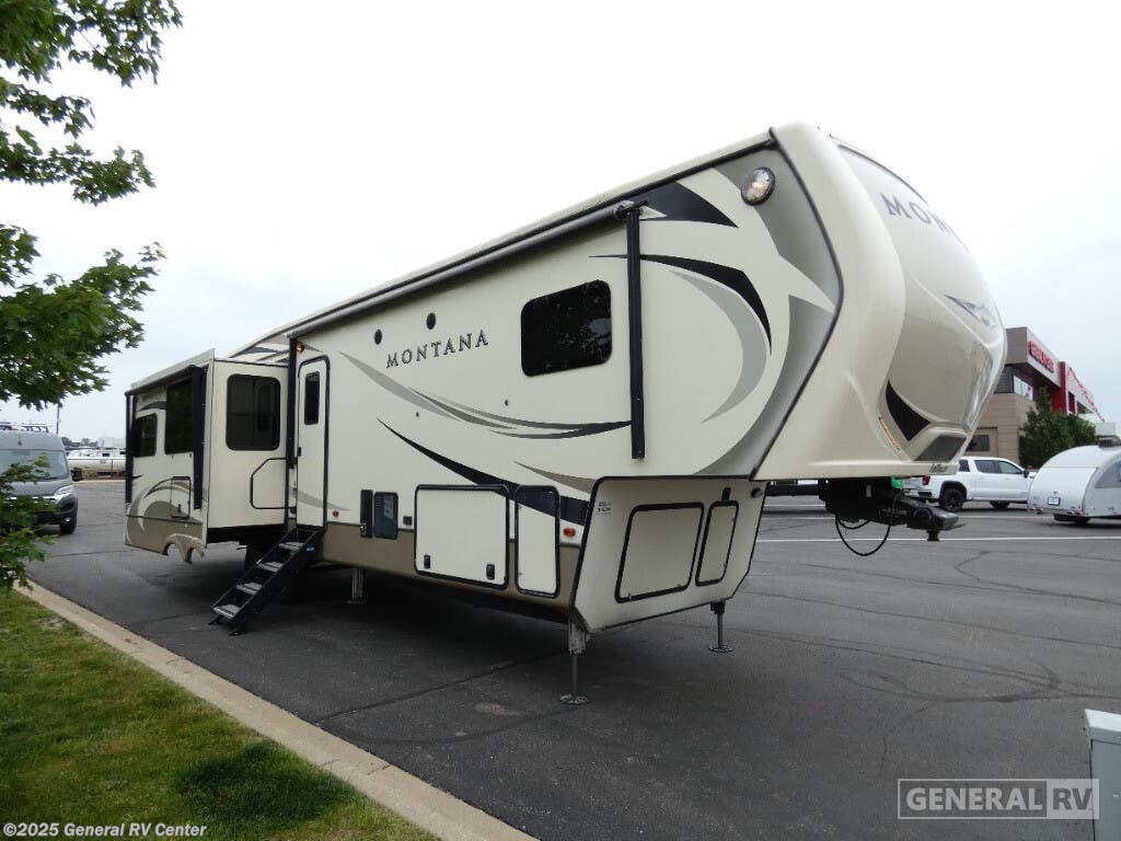 Used 2018 Keystone Montana 3720RL-3SLD available in Wixom, Michigan