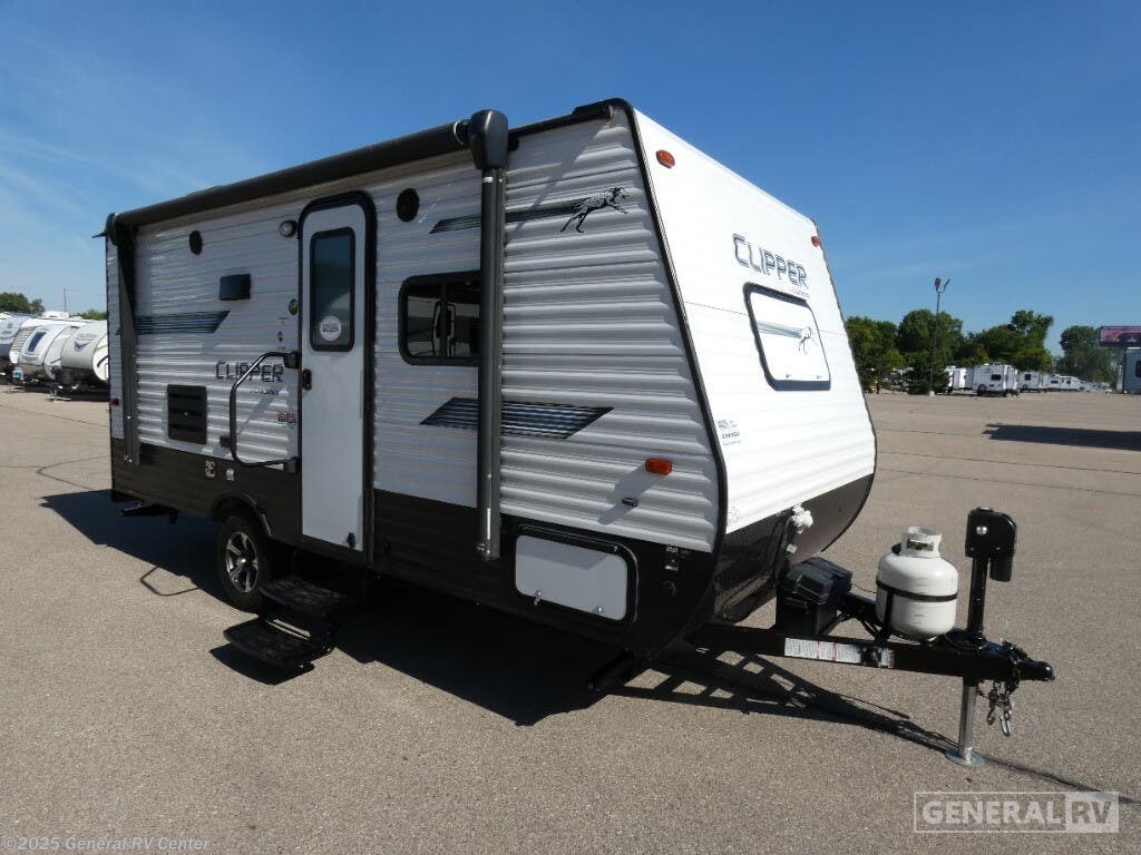 Used 2019 Coachmen Clipper 17FQS-1SL available in Wixom, Michigan