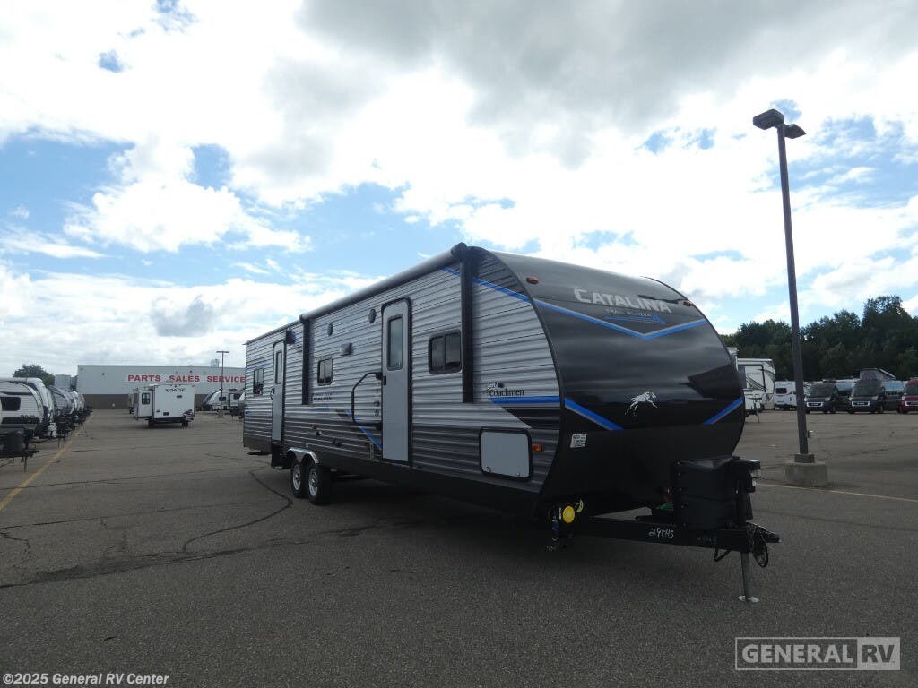 Used 2022 Coachmen Catalina 29THS-1SL available in Birch Run, Michigan