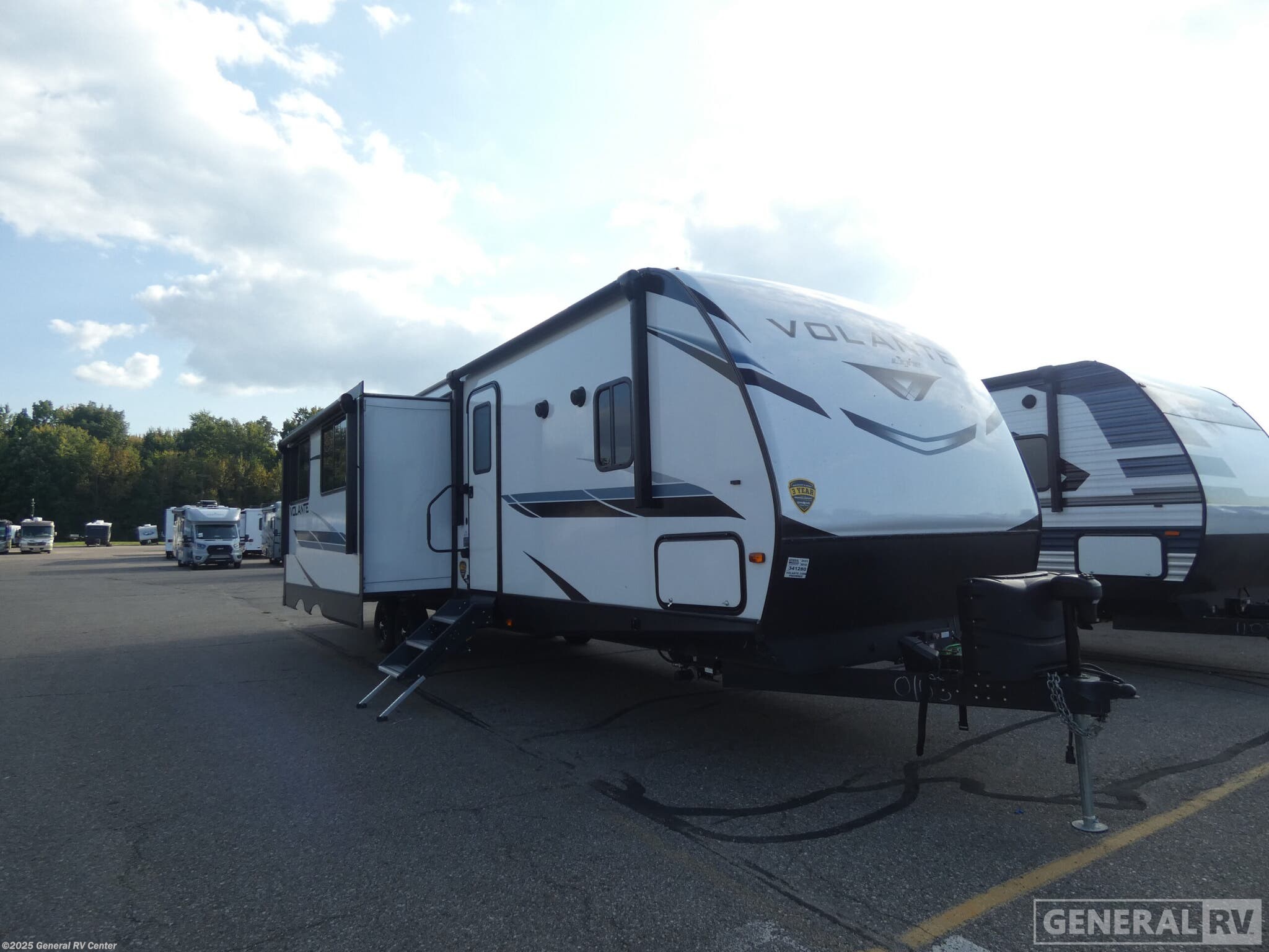 Used 2023 CrossRoads Volante 33DB available in Birch Run, Michigan