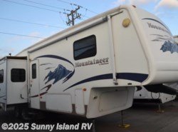 Used 2006 Keystone Montana Mountaineer 328RLS available in Rockford, Illinois