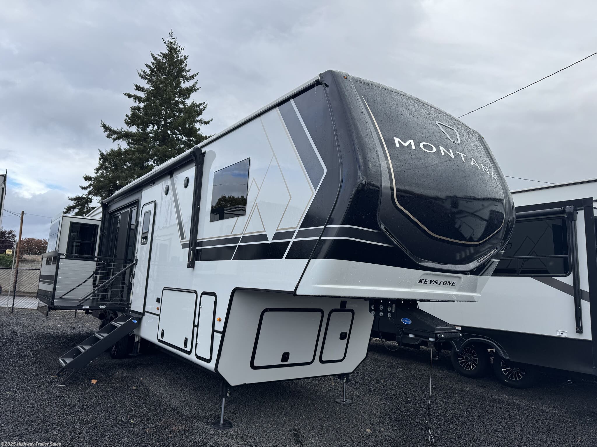 New 2026 Keystone Montana 3532SP available in Salem, Oregon