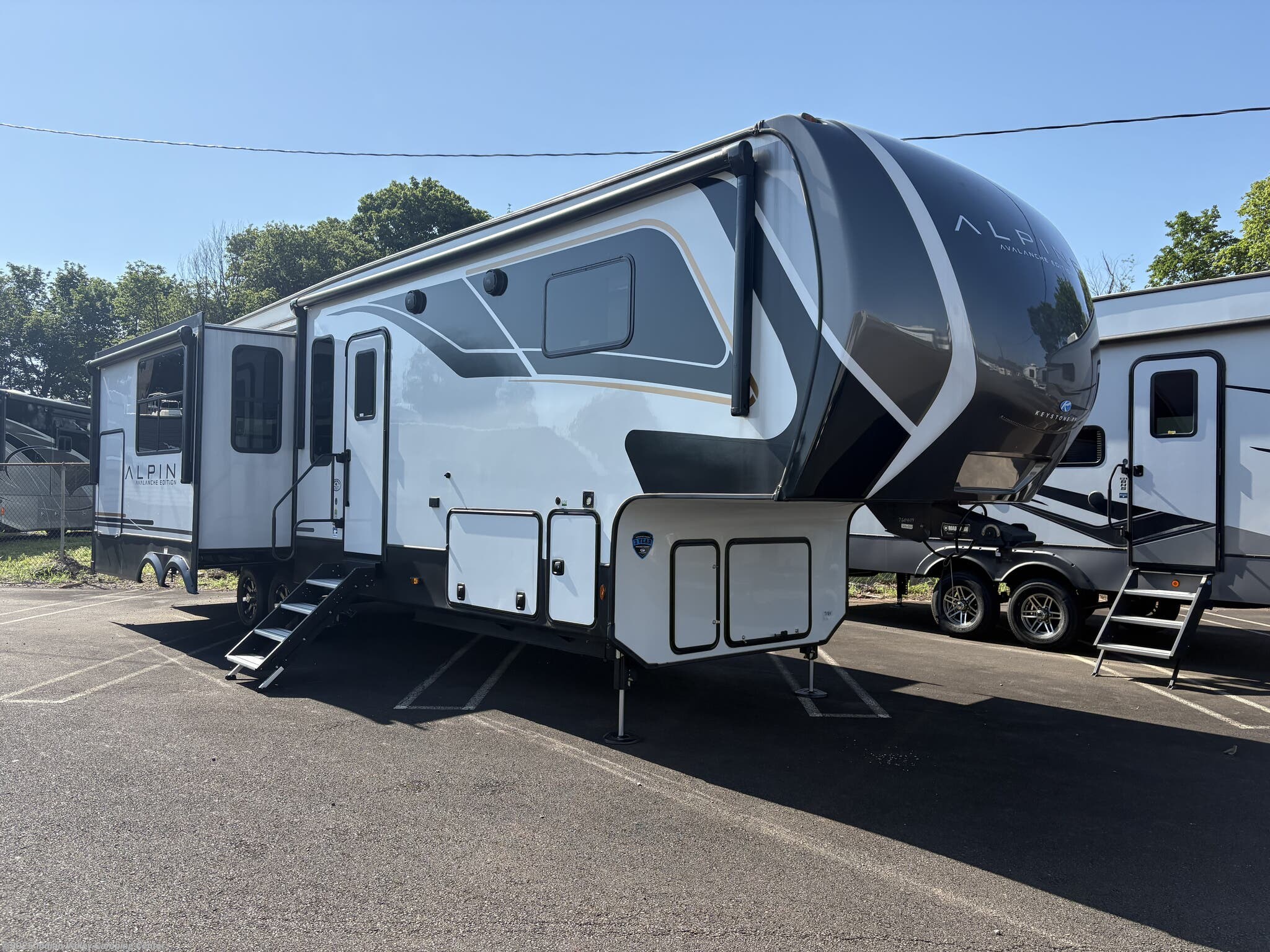 New 2024 Keystone Avalanche 338GK available in Souderton, Pennsylvania