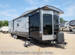 Used 2020 Forest River Salem Villa 353FLFB available in Kennedale, Texas