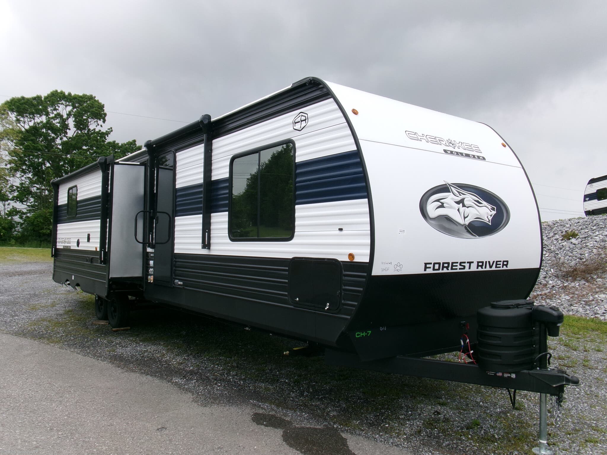 New 2025 Forest River Cherokee Wolf Den 304SR available in Duncansville, Pennsylvania