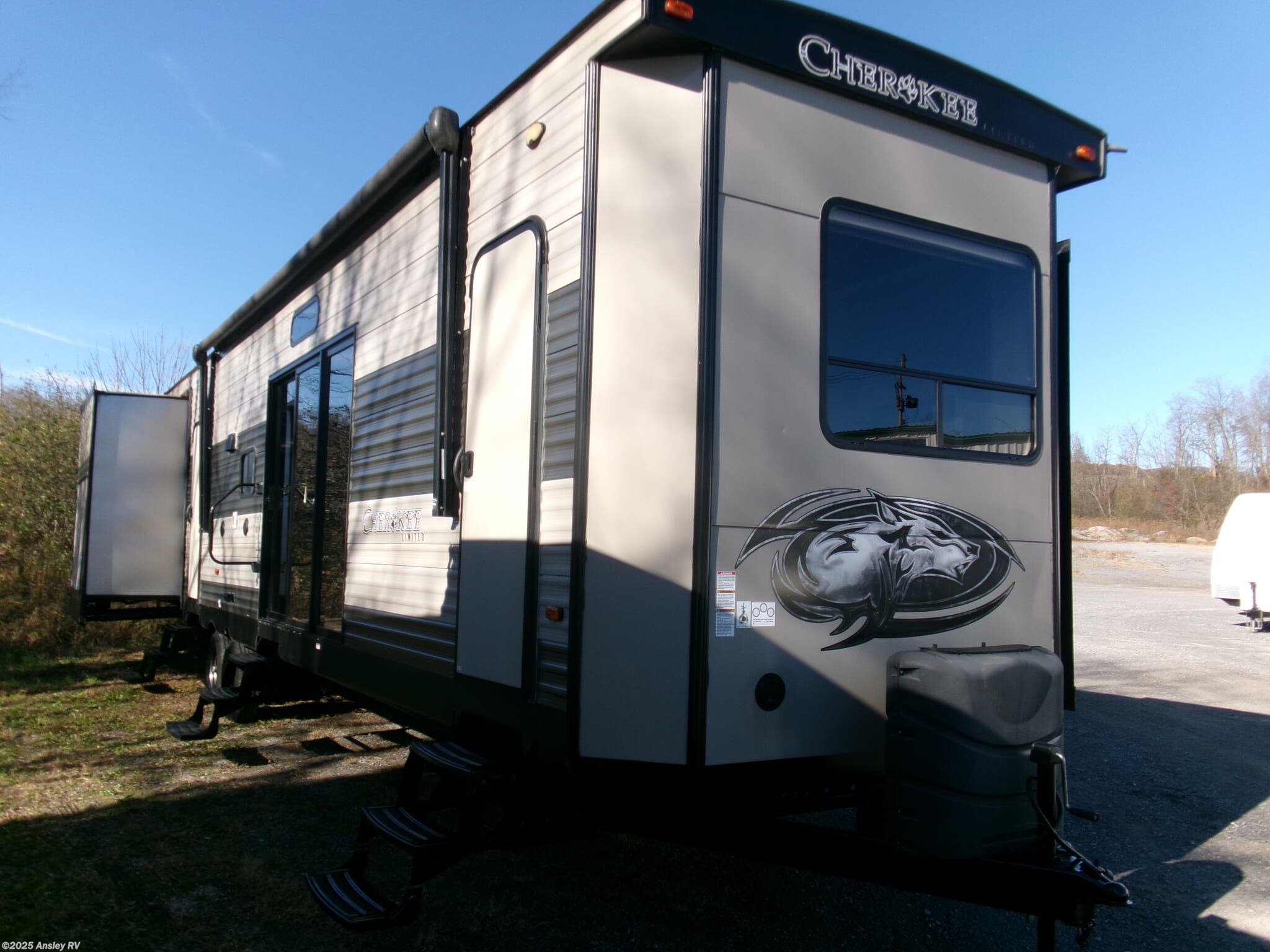 Used 2017 Forest River Cherokee 39KR available in Duncansville, Pennsylvania