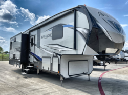Used 2018 Keystone Avalanche 330GR available in Sanger, Texas