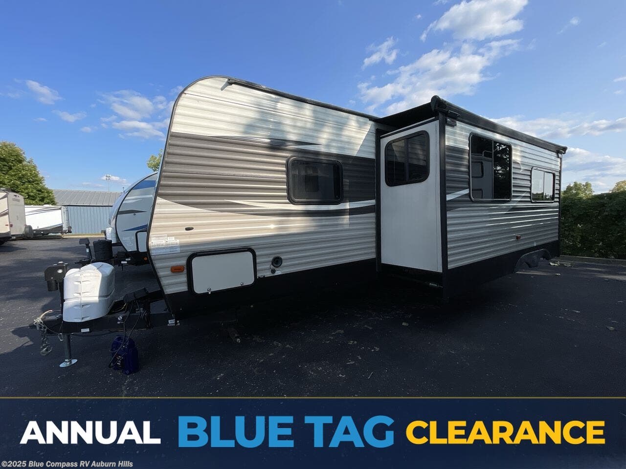 Used 2015 Prime Time Avenger 27BBS available in Auburn Hills, Michigan