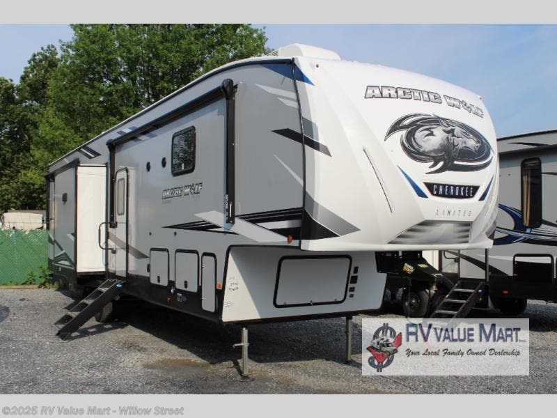 2022 Forest River Cherokee Arctic Wolf Suite 3770