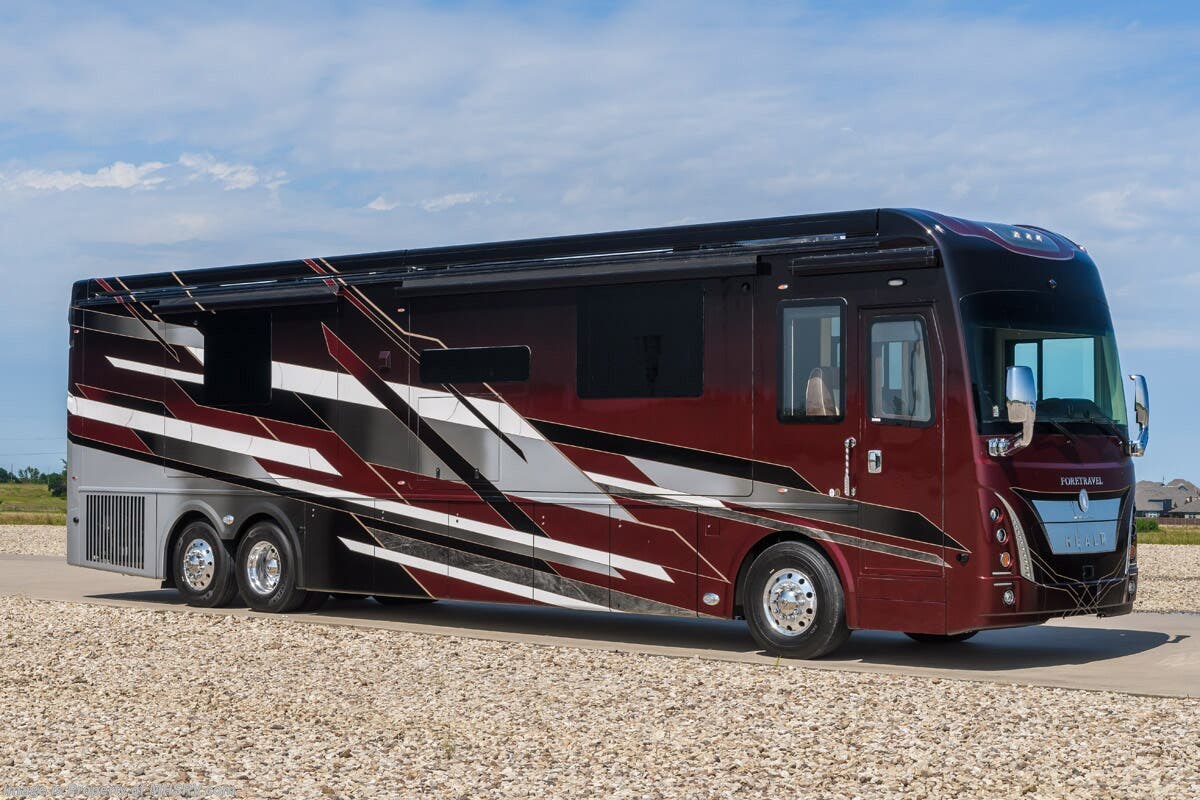 New 2025 Foretravel Realm Presidential Luxury Villa Master Suite (LVMS) Bath & 1/2 available in Alvarado, Texas