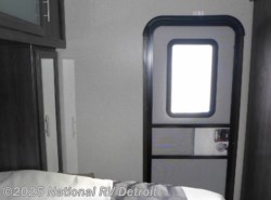 New 2018 Dutchmen Kodiak Ultimate 290RLSL available in Belleville, Michigan
