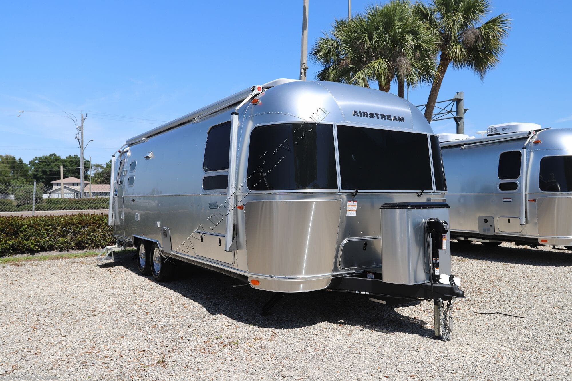 New 2025 Airstream Globetrotter 27FB available in Fort Myers, Florida
