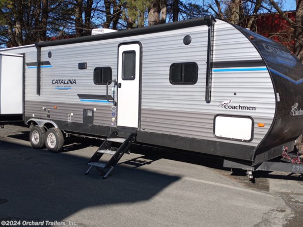 2023 Coachmen Catalina Legacy Edition 323QBTSCK available in Whately, MA
