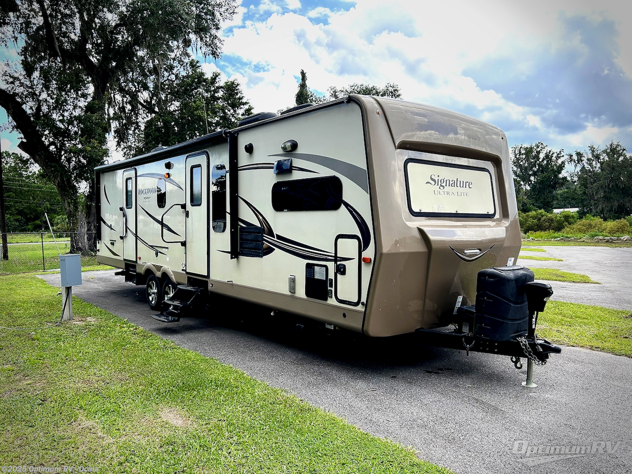 Used 2017 Forest River Rockwood Signature Ultra Lite 8315BSS available in Ocala, Florida