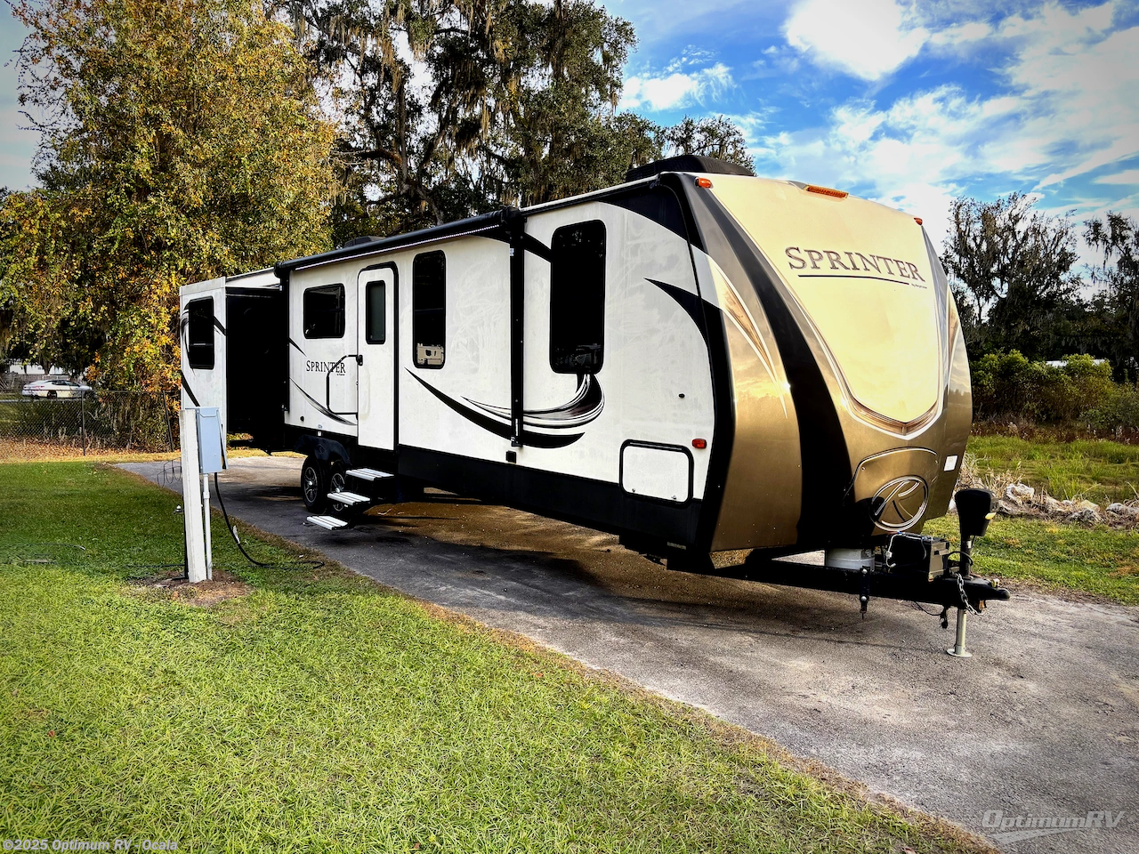 Used 2017 Keystone Sprinter 332DEN available in Ocala, Florida