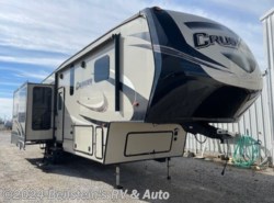 Used 2018 Prime Time Crusader 340RST available in Palmyra, Missouri