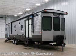 New 2020 Forest River Salem Villa Classic 40FDEN available in Grand Rapids, Michigan