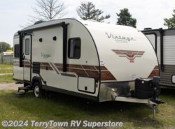 Used 2022 Gulf Stream Vintage Cruiser 19ERD available in Grand Rapids, Michigan