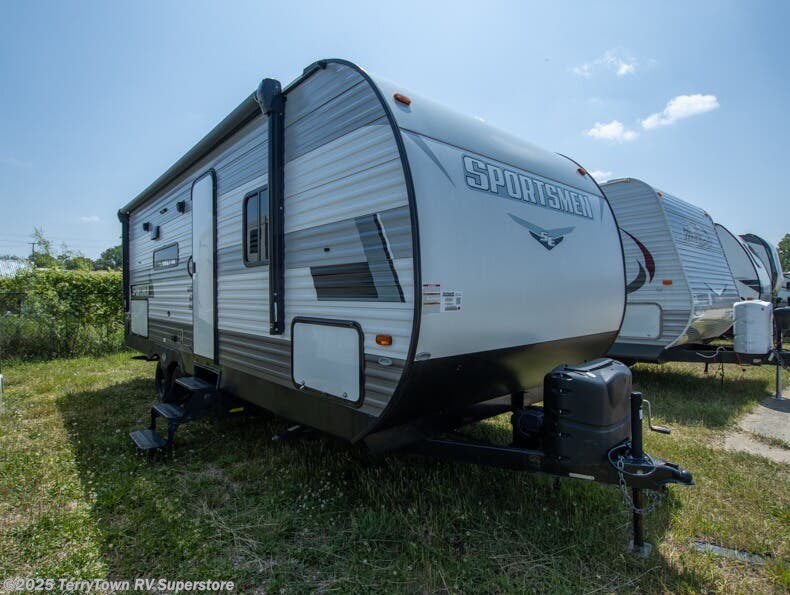 Used 2022 K-Z Sportsmen SE 231BHKSE available in Grand Rapids, Michigan