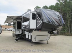 New 2018 Grand Design Momentum 376TH Five Slider Below Floor 9'0
