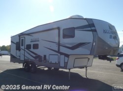 Used 2023 Alliance RV Avenue 28BH-1SL available in North Canton, Ohio
