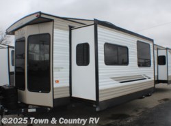 Used 2019 Forest River Salem Villa 353FLFB available in Clyde, Ohio