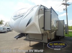 New 2019 Coachmen Chaparral 373MBRB available in Shakopee, Minnesota