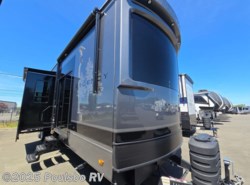 New 2025 CrossRoads Redwood Regency RW3881FKL available in Mount Vernon, Washington