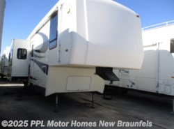 Used 2005 Carriage Cameo Lxi 33CKQ available in New Braunfels, Texas
