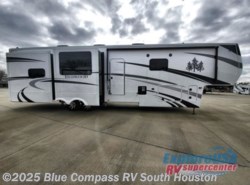 New 2021 CrossRoads Redwood 4001LK available in Houston, Texas