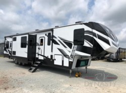 New 2021 Dutchmen Voltage 4225 available in Bunker Hill, Indiana