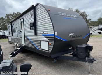 Used 2022 Coachmen Catalina Legacy 303QBCK available in Zephyrhills, Florida