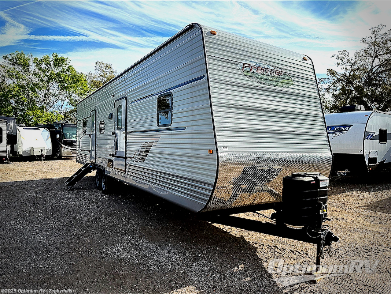 New 2025 HL Enterprise Hy-Line 38 Premier available in Zephyrhills, Florida