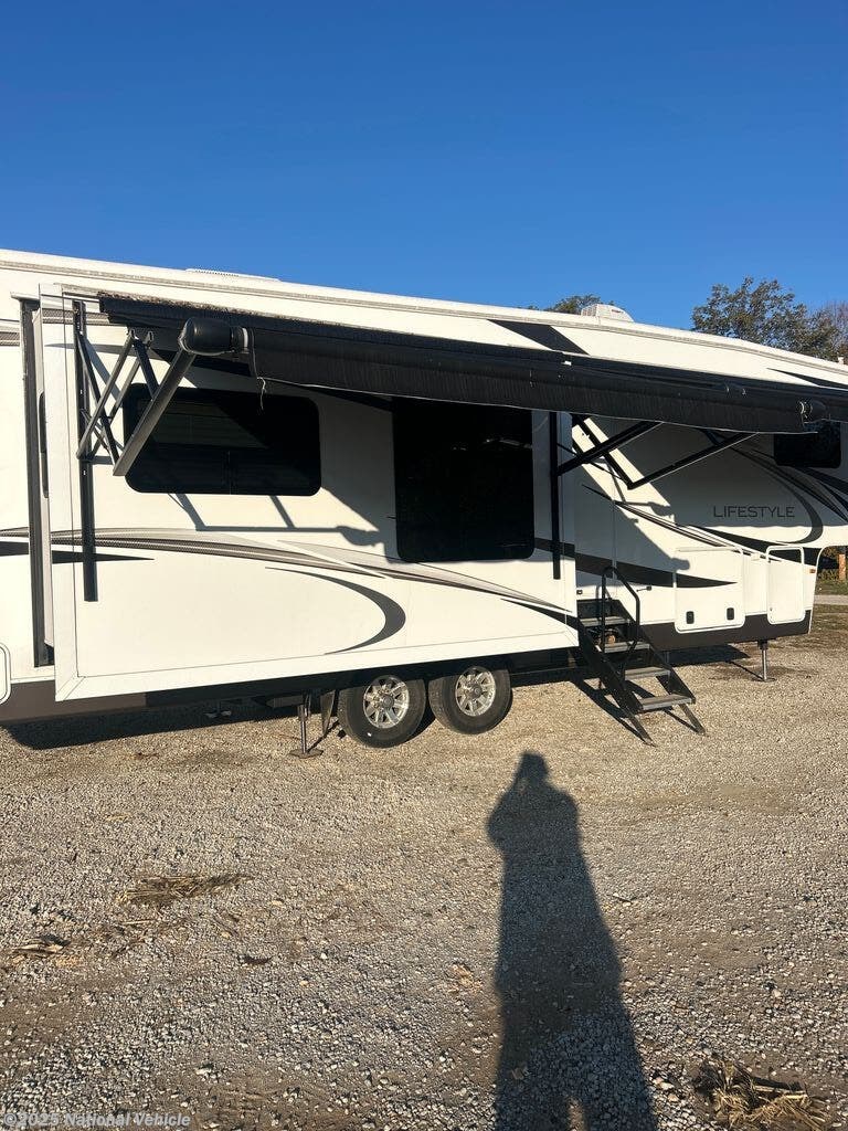 Used 2013 Lifestyle Luxury RV 5th Wheel 37CKSL available in Greenup, Illinois