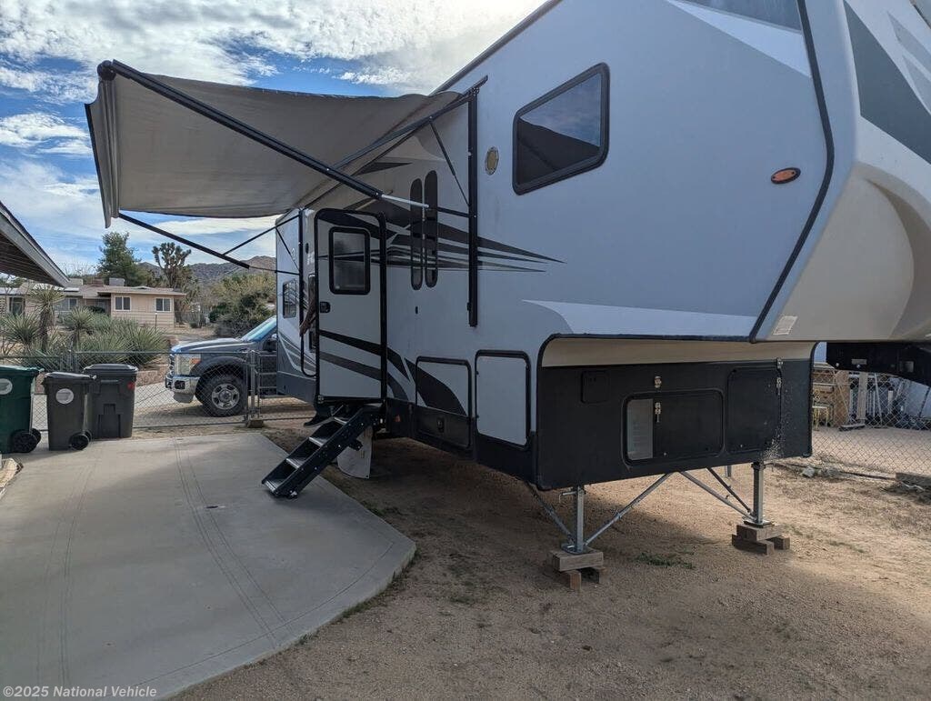Used 2019 Eclipse Iconic Widelite 2817CKG available in Yucca Valley, California