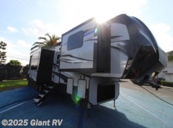 New 2020 Keystone Avalanche 382FL available in Downey, California