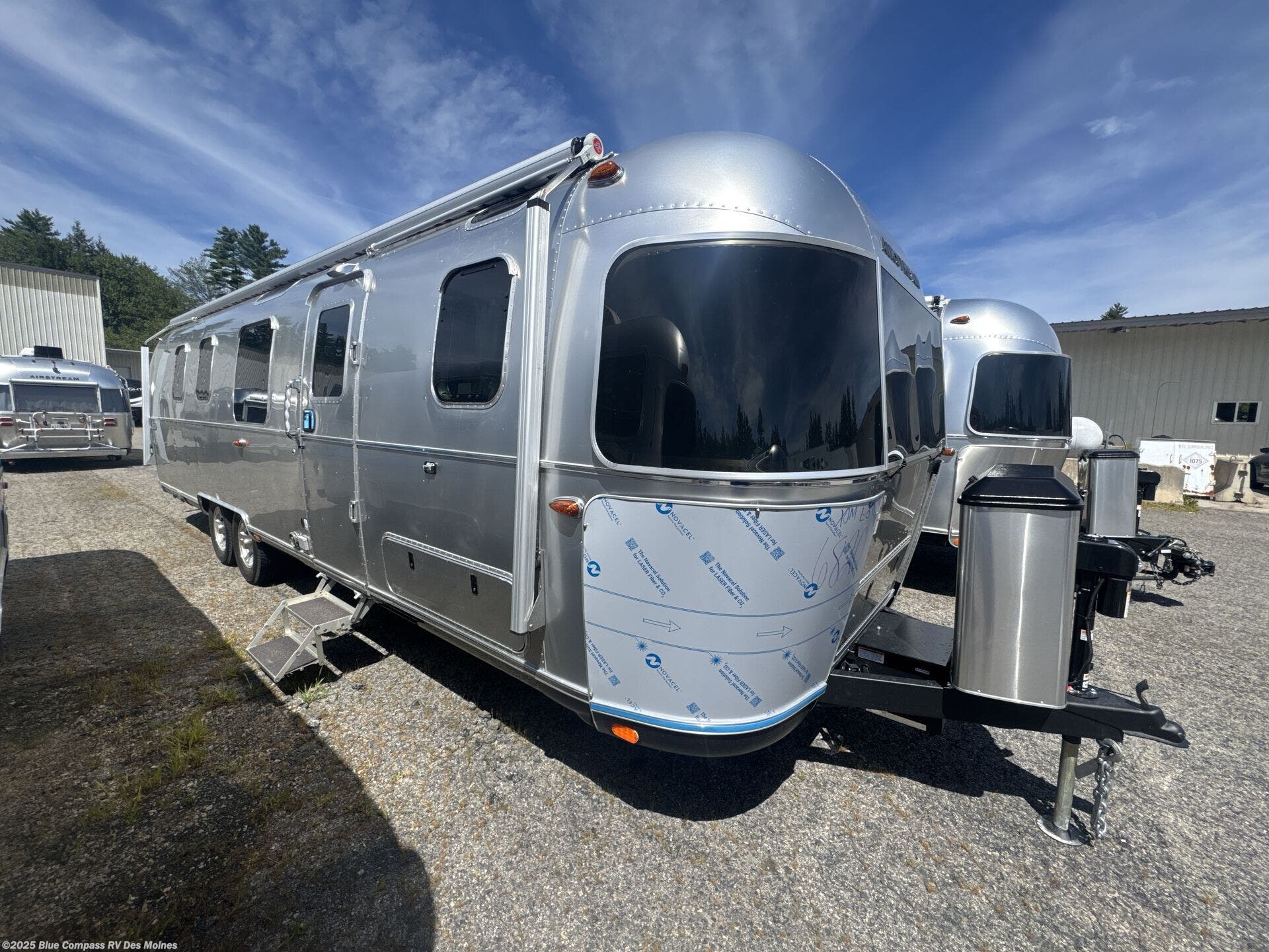 New 2025 Airstream Classic 33FB Twin available in Altoona, Iowa