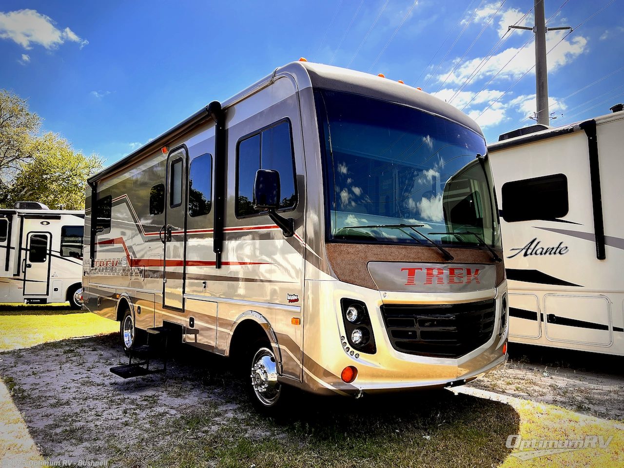 Used 2015 Safari Trek 26HM available in Bushnell, Florida