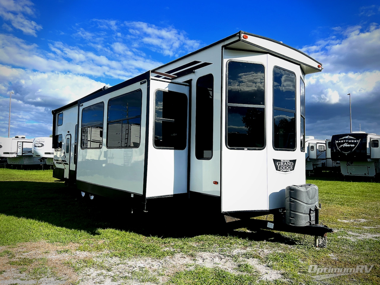 Used 2022 Forest River Wildwood Grand Lodge 42FLDL available in Bushnell, Florida