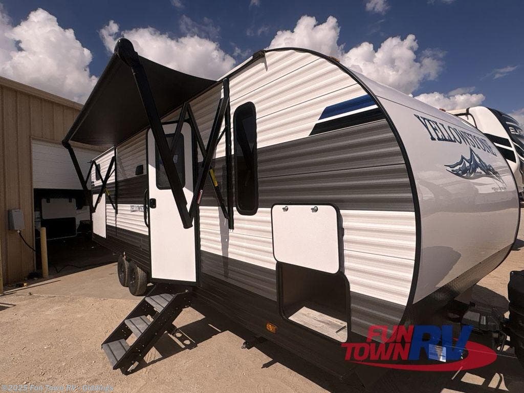 New 2026 Yellowstone RV Gulf Stream Classic 279BH available in Giddings, Texas