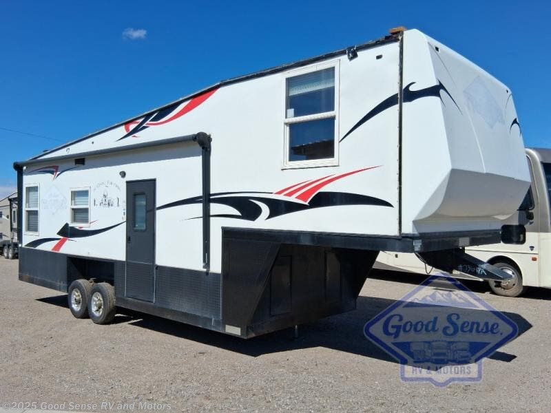 Used 2017 Ice Castle Ice Castle Fish Houses 8X28 available in Albuquerque, New Mexico
