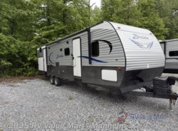 Used 2018 CrossRoads Zinger ZR328SB available in Manheim, Pennsylvania