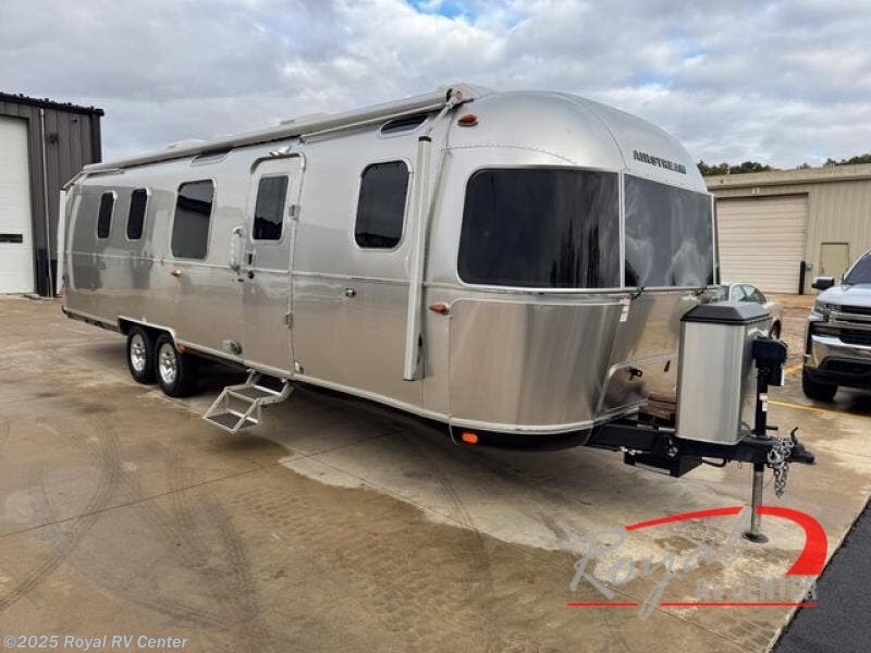 Used 2024 Airstream Classic 33FB available in Middlebury, Indiana