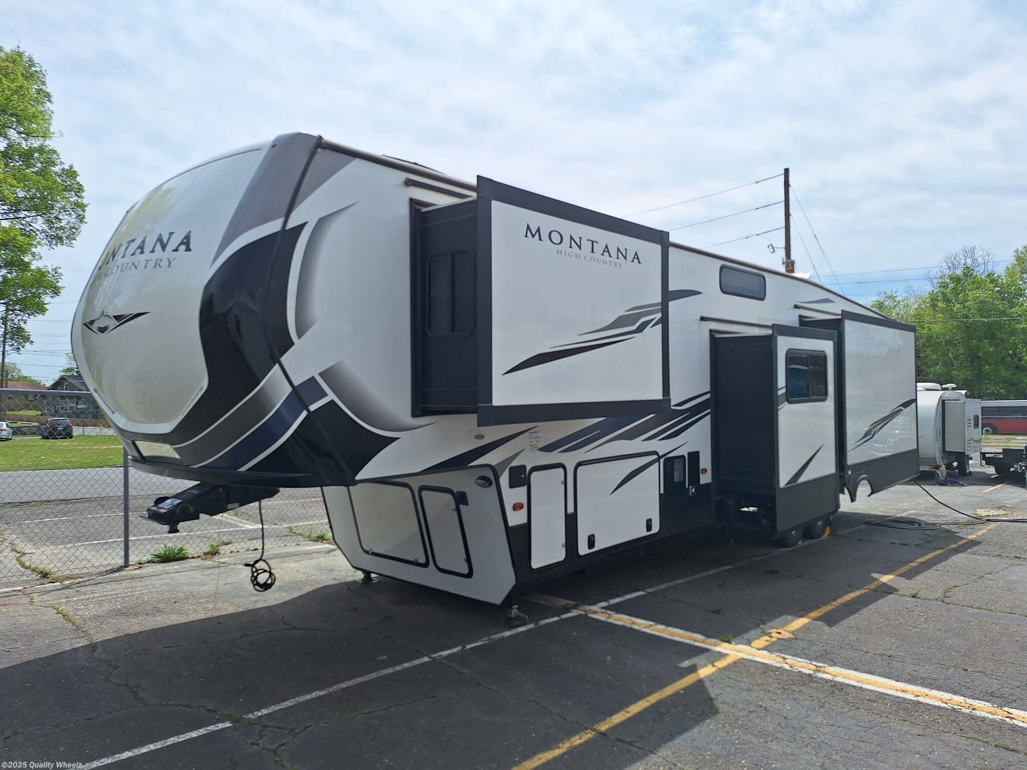 Used 2022 Keystone Montana High Country 385BR available in Hot Springs, Arkansas