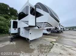 New 2025 Grand Design Solitude 380FL available in Newtown, Connecticut