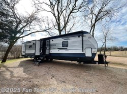 New 2025 Palomino Puma 32BHFS available in North Branch, Michigan